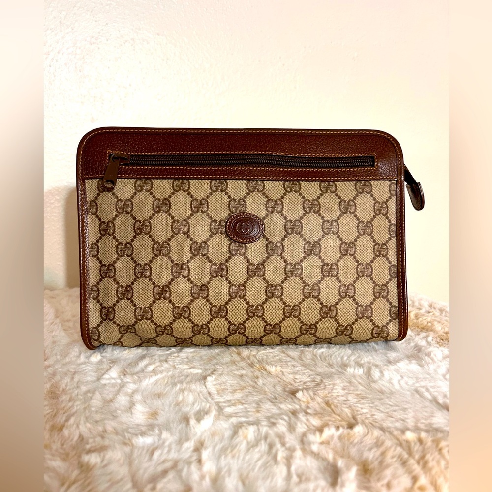 🤎 Gucci Supreme Zip Pouch 🤎 Excellent condition. Clean interior & zippy zipper.
